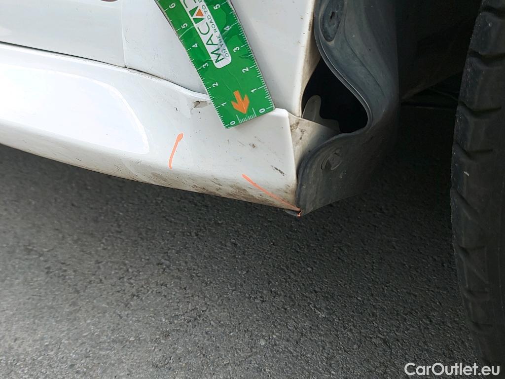  Toyota  Yaris TOYOTA  / 2020 / 5P / berlina con portón 1.5 120H Business Plus #6