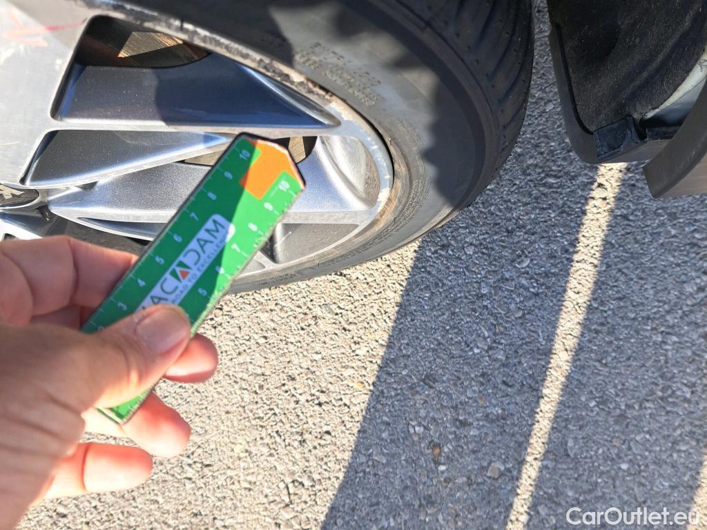  KIA  Niro KIA  / 2019 / 5P / crossover 1.6 GDi HEV 104kW (141CV) Emotion #20