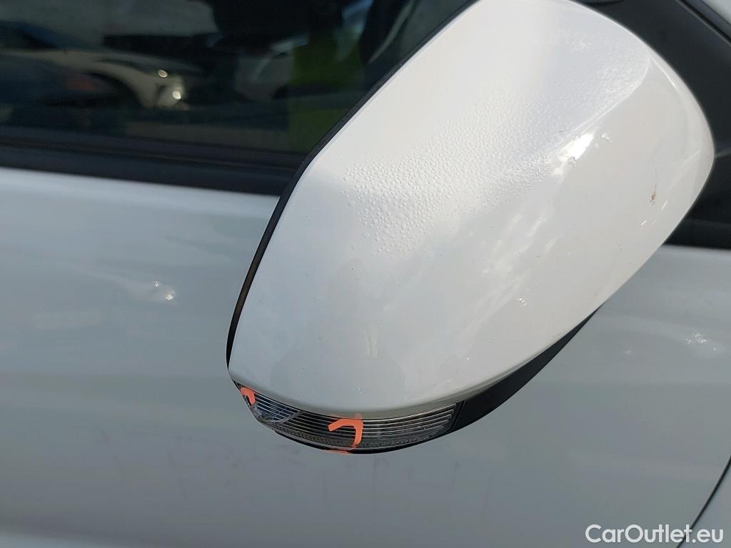  Toyota  Yaris TOYOTA  / 2020 / 5P / berlina con portón 1.5 120H Business Plus #38