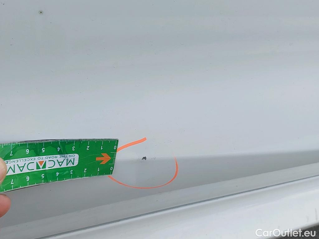  Toyota  Yaris TOYOTA  / 2020 / 5P / berlina con portón 1.5 120H Business Plus #18