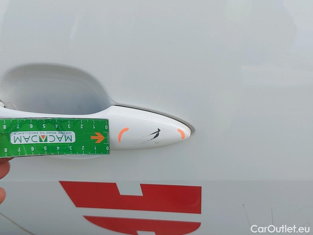  Toyota  Yaris TOYOTA  / 2020 / 5P / berlina con portón 1.5 120H Business Plus #41