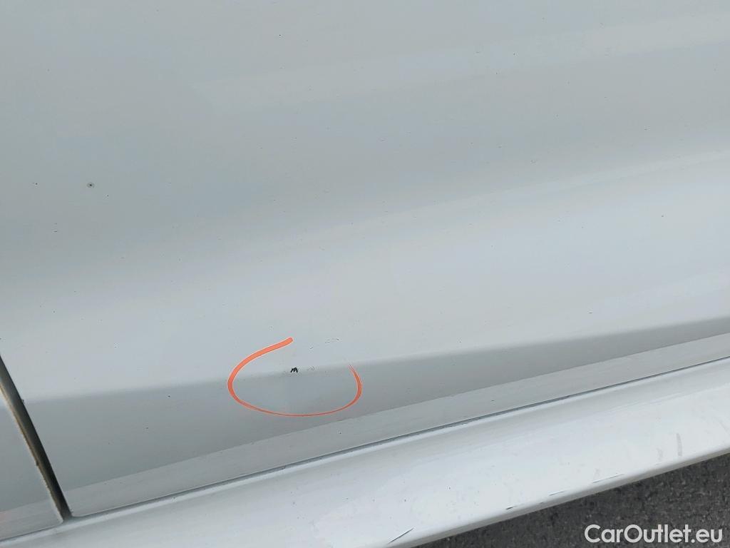  Toyota  Yaris TOYOTA  / 2020 / 5P / berlina con portón 1.5 120H Business Plus #17