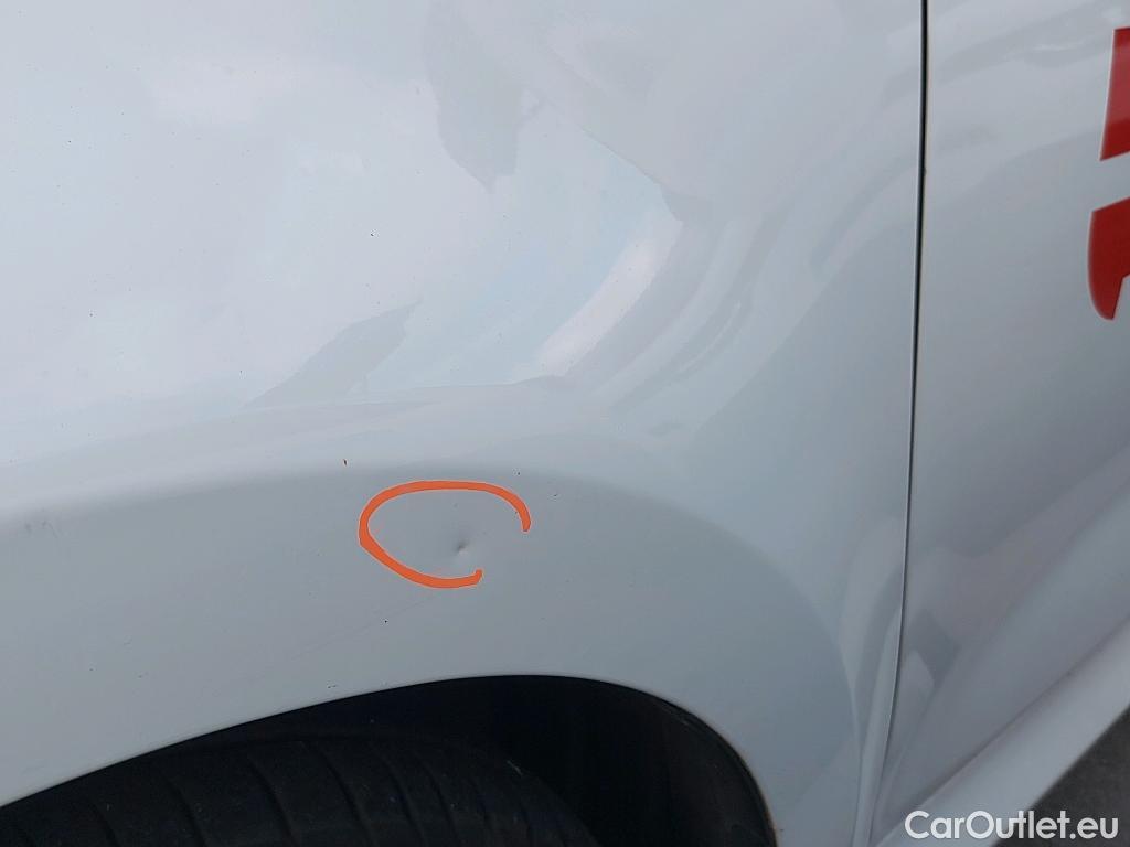  Toyota  Yaris TOYOTA  / 2020 / 5P / berlina con portón 1.5 120H Business Plus #7