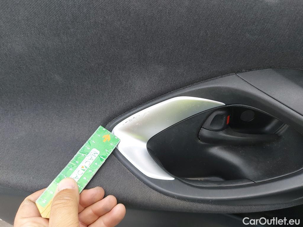  Toyota  Yaris TOYOTA  / 2020 / 5P / berlina con portón 1.5 120H Business Plus #32