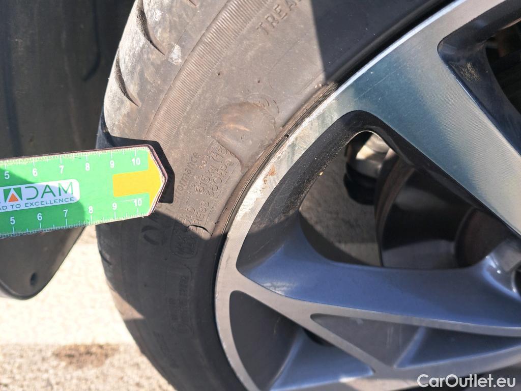  KIA  Niro KIA  / 2019 / 5P / crossover 1.6 GDi HEV 104kW (141CV) Emotion #16