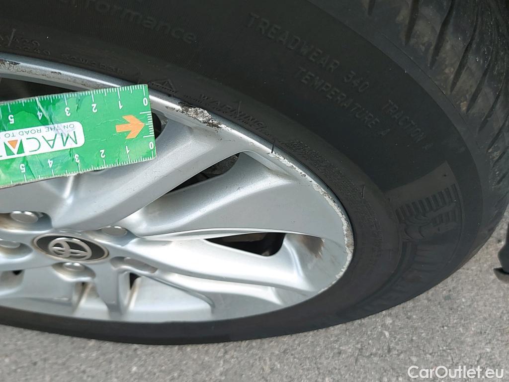  Toyota  Yaris TOYOTA  / 2020 / 5P / berlina con portón 1.5 120H Business Plus #29