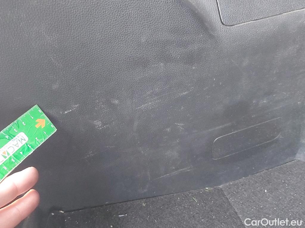  Toyota  Yaris TOYOTA  / 2020 / 5P / berlina con portón 1.5 120H Business Plus #34