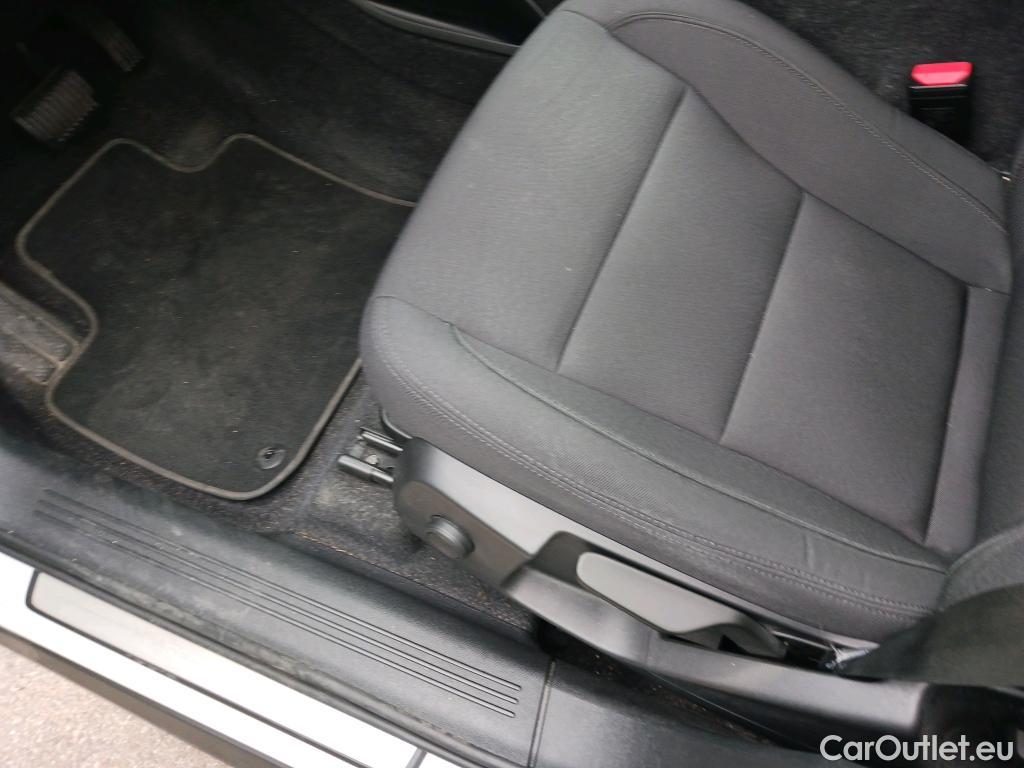  Volvo  XC 40 VOLVO XC40 / 2017 / 5P / todoterreno 1.5 T4 Twin Recharge R-Design Exp Auto #17