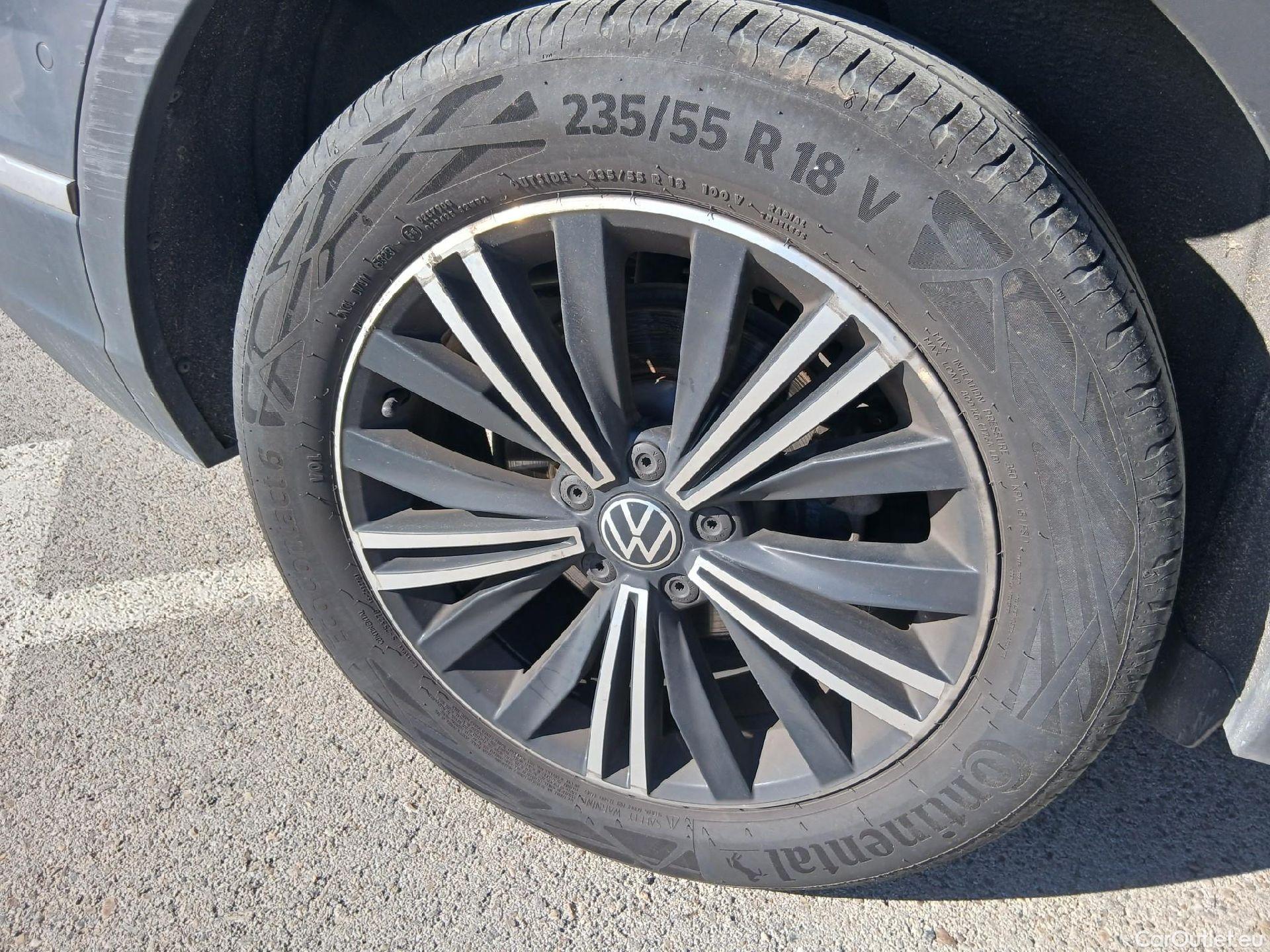  Volkswagen  Tiguan VOLKSWAGEN  / 2020 / 5P / todoterreno Life 2.0 TDI 110kW (150CV) DSG #30