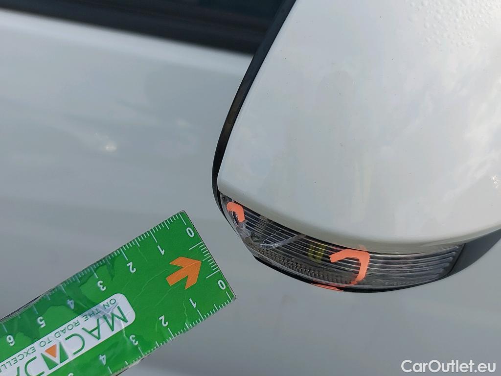  Toyota  Yaris TOYOTA  / 2020 / 5P / berlina con portón 1.5 120H Business Plus #39