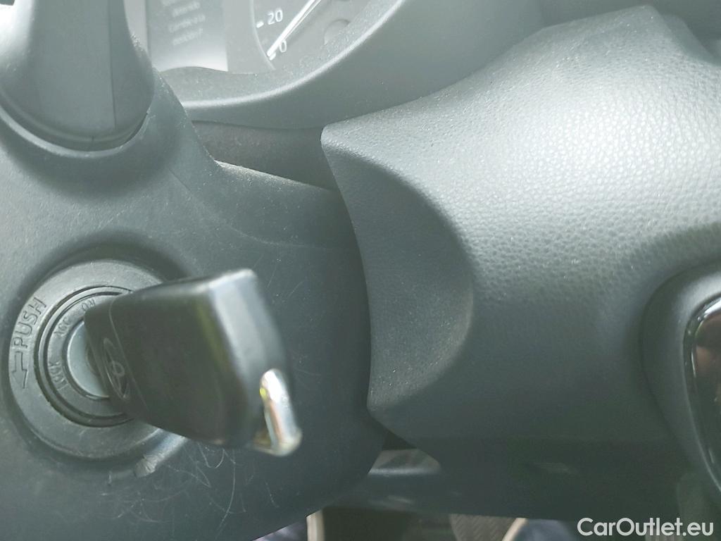  Toyota  Yaris TOYOTA  / 2020 / 5P / berlina con portón 1.5 120H Business Plus #1