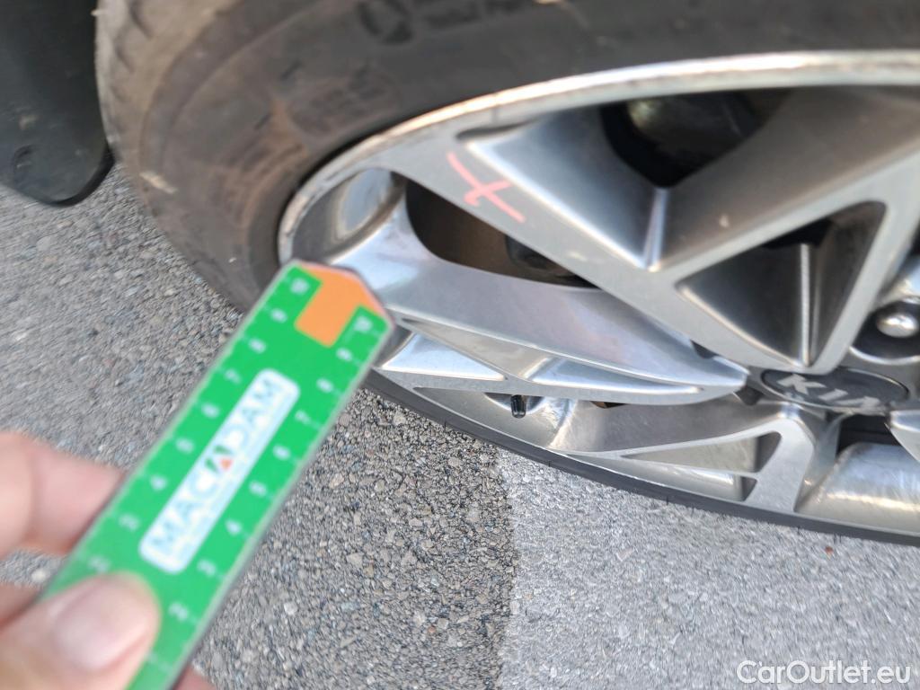  KIA  Niro KIA  / 2019 / 5P / crossover 1.6 GDi HEV 104kW (141CV) Emotion #24