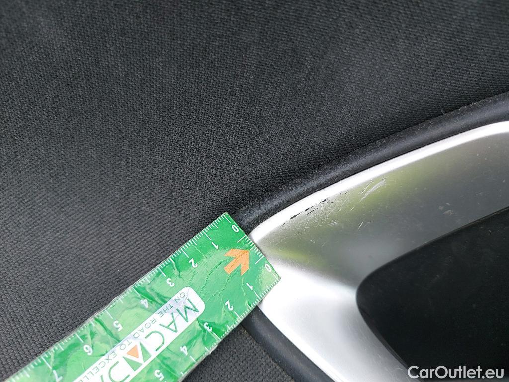  Toyota  Yaris TOYOTA  / 2020 / 5P / berlina con portón 1.5 120H Business Plus #33