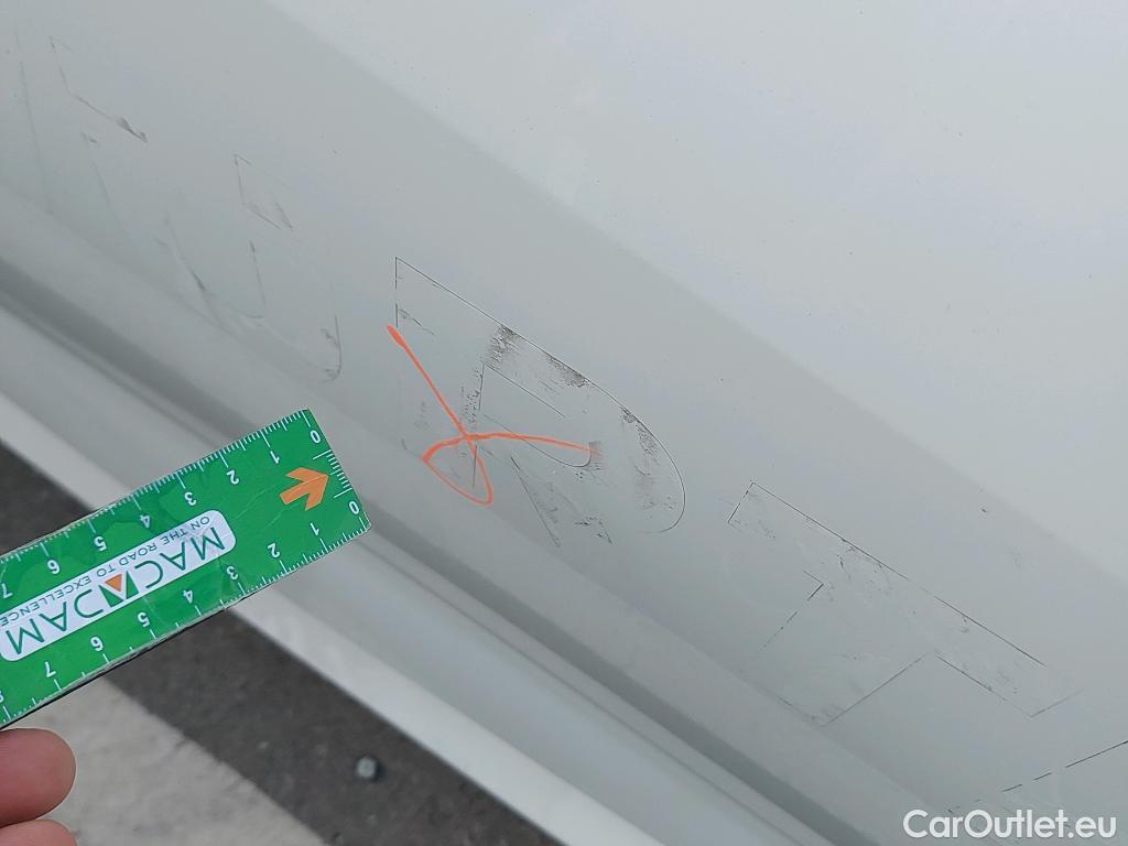  Toyota  Yaris TOYOTA  / 2020 / 5P / berlina con portón 1.5 120H Business Plus #10