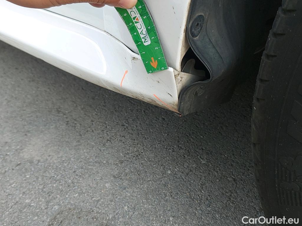  Toyota  Yaris TOYOTA  / 2020 / 5P / berlina con portón 1.5 120H Business Plus #5