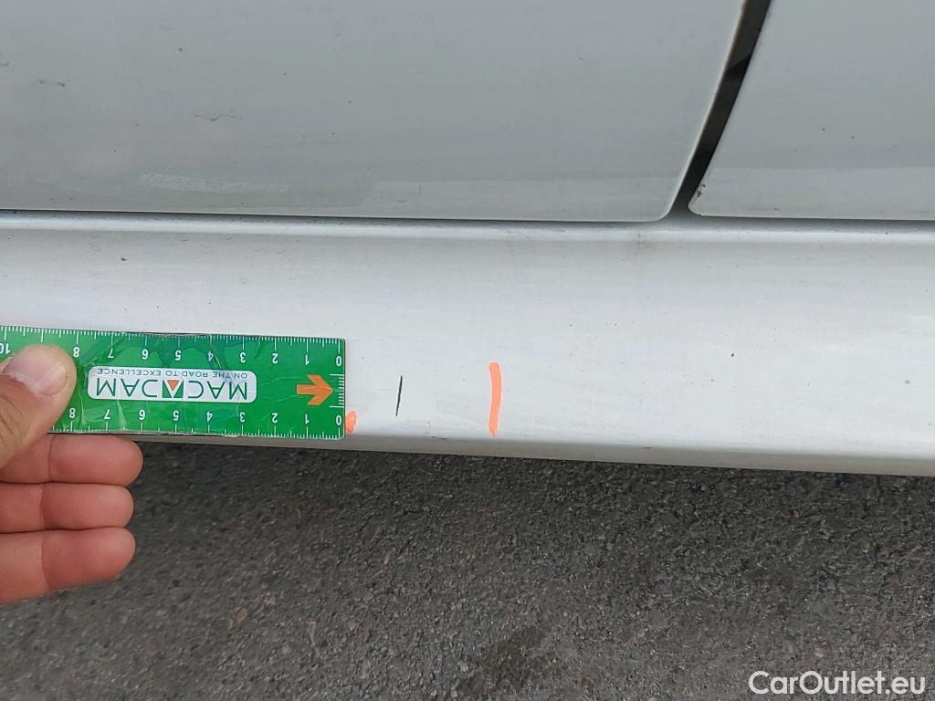  Toyota  Yaris TOYOTA  / 2020 / 5P / berlina con portón 1.5 120H Business Plus #4