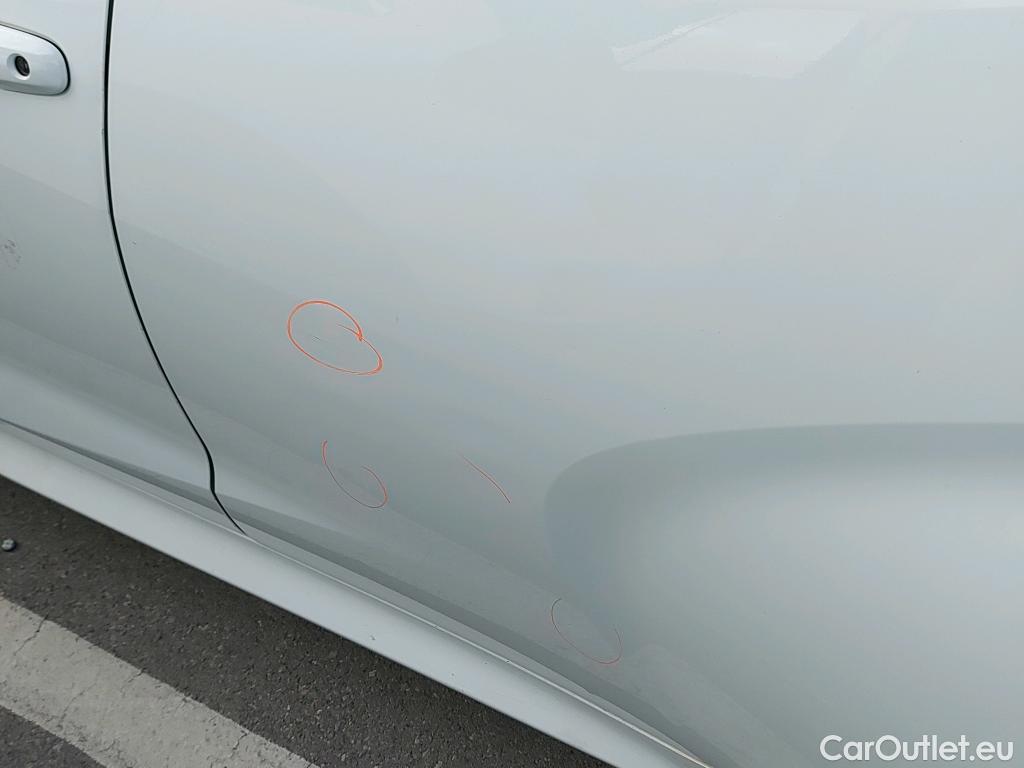  Toyota  Yaris TOYOTA  / 2020 / 5P / berlina con portón 1.5 120H Business Plus #25