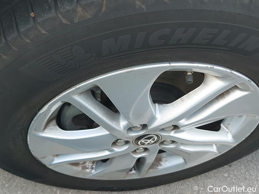  Toyota  Yaris TOYOTA  / 2020 / 5P / berlina con portón 1.5 120H Business Plus #30