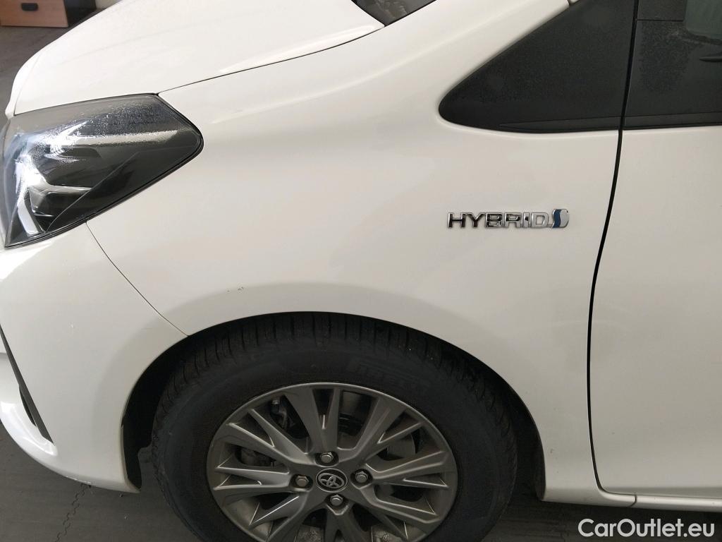  Toyota  Yaris TOYOTA  / 2017 / 5P / berlina con portón 1.5 100H Active #20