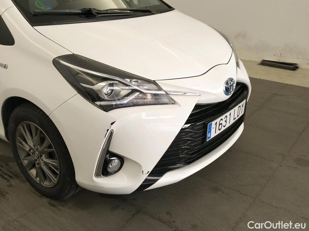  Toyota  Yaris TOYOTA  / 2017 / 5P / berlina con portón 1.5 100H Active #13
