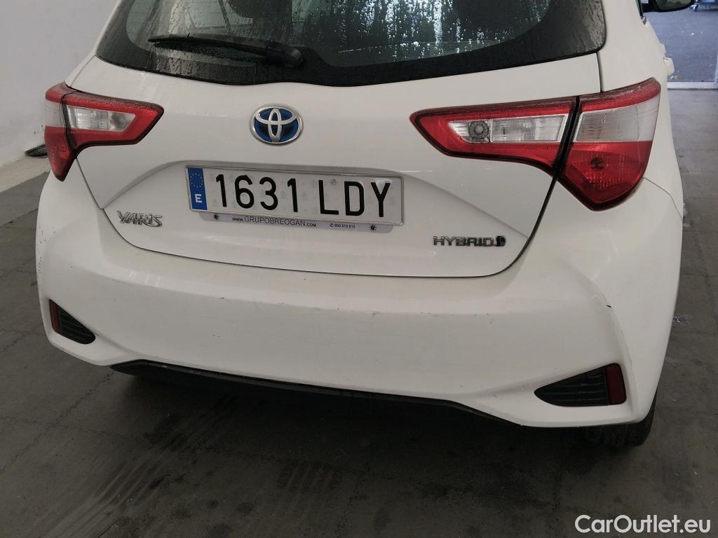  Toyota  Yaris TOYOTA  / 2017 / 5P / berlina con portón 1.5 100H Active #15
