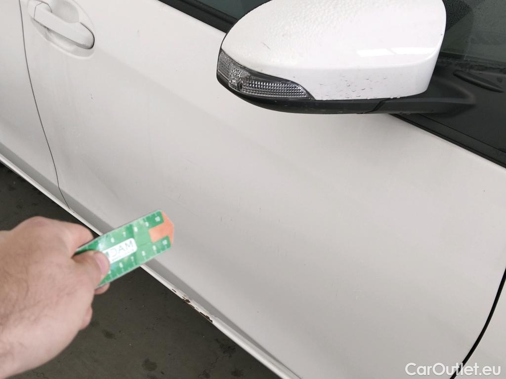  Toyota  Yaris TOYOTA  / 2017 / 5P / berlina con portón 1.5 100H Active #10