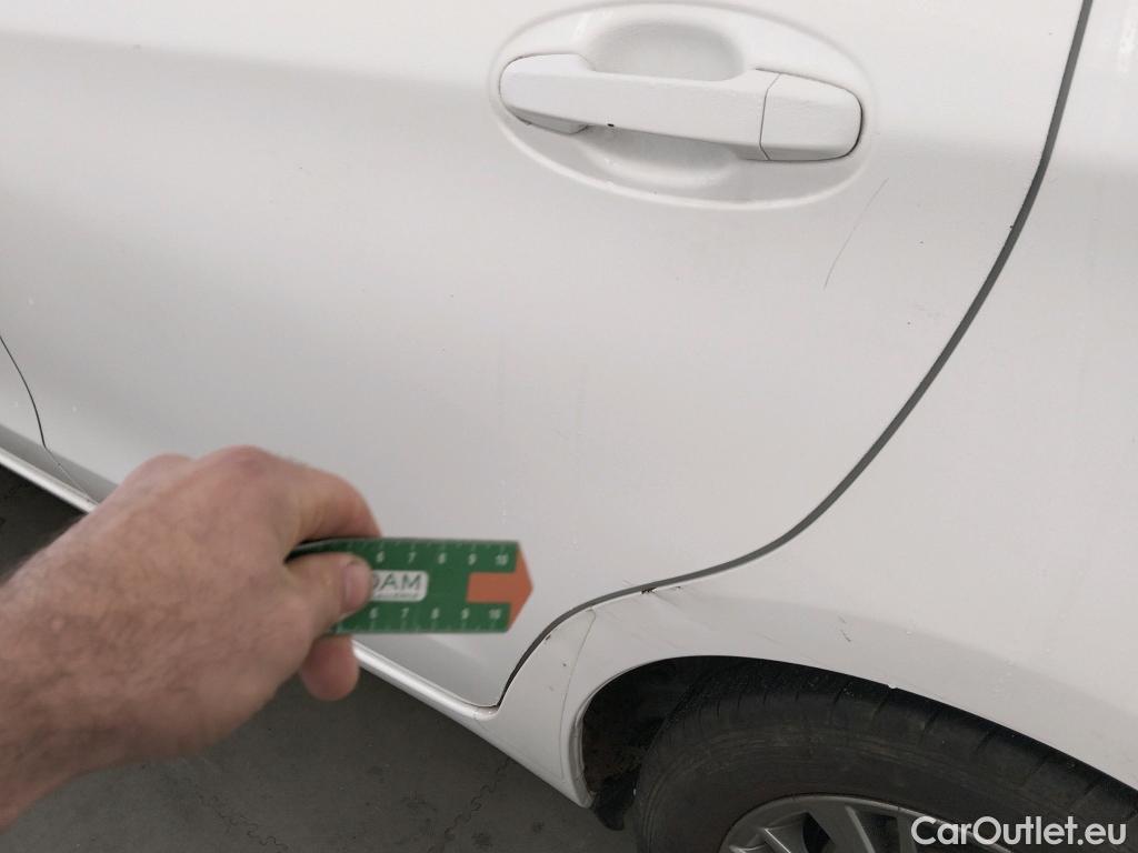  Toyota  Yaris TOYOTA  / 2017 / 5P / berlina con portón 1.5 100H Active #23