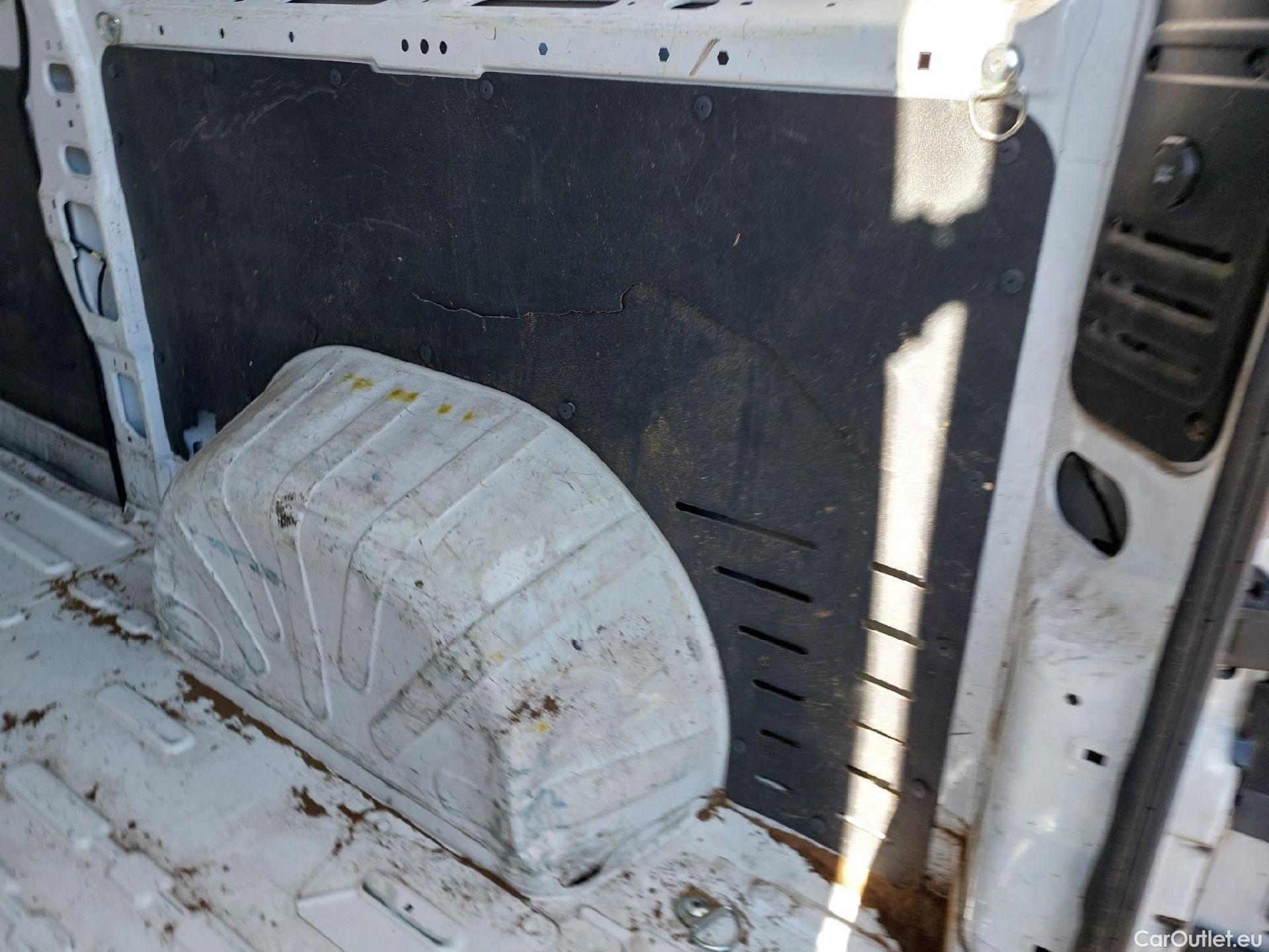  Opel  Movano OPEL  / 2021 / 4P / Furgón Base L2H2 3.5T 2.2 BHDi 88kW #52