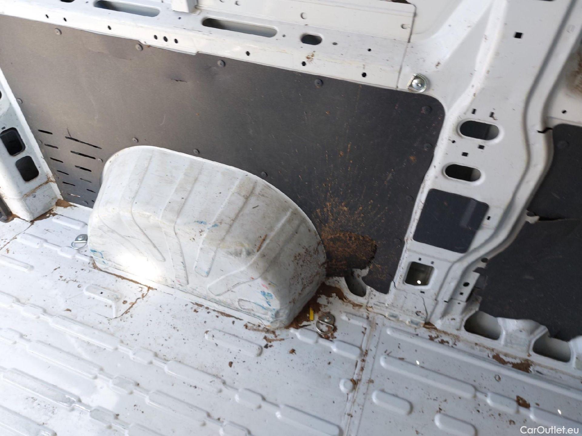  Opel  Movano OPEL  / 2021 / 4P / Furgón Base L2H2 3.5T 2.2 BHDi 88kW #57