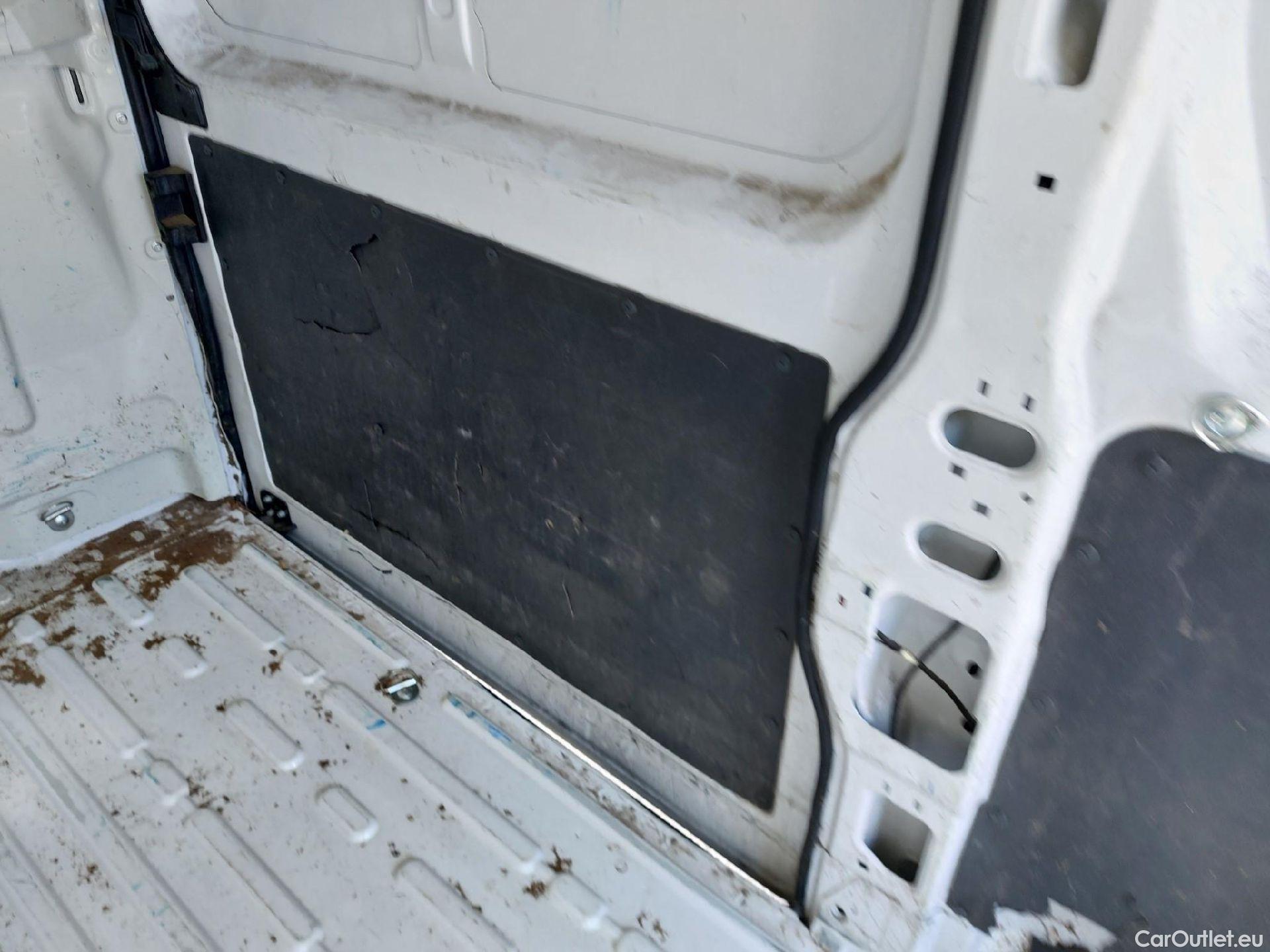  Opel  Movano OPEL  / 2021 / 4P / Furgón Base L2H2 3.5T 2.2 BHDi 88kW #53