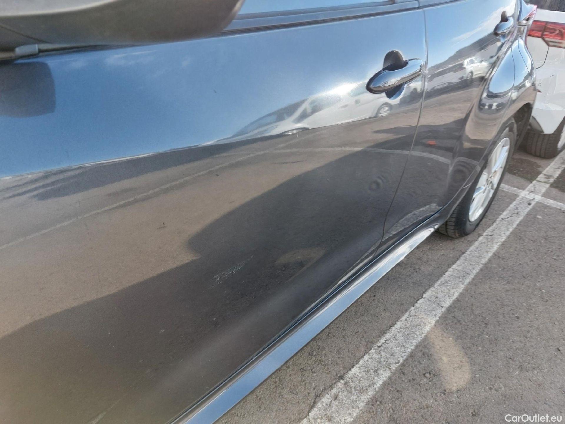  Toyota  Yaris TOYOTA  / 2020 / 5P / berlina con portón 1.5 120H Active Tech #5