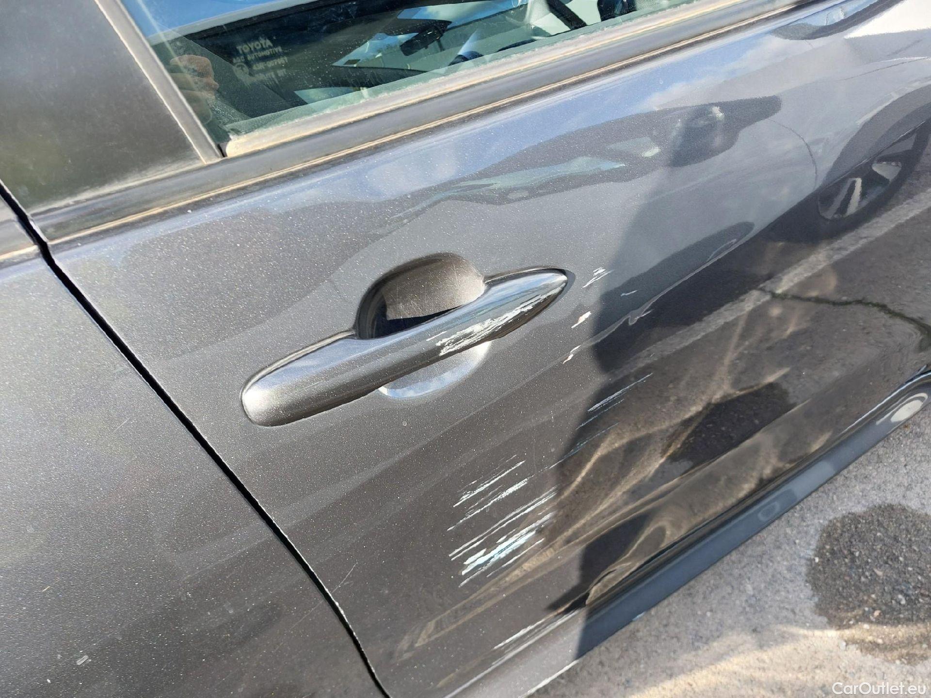  Toyota  Yaris TOYOTA  / 2020 / 5P / berlina con portón 1.5 120H Active Tech #20