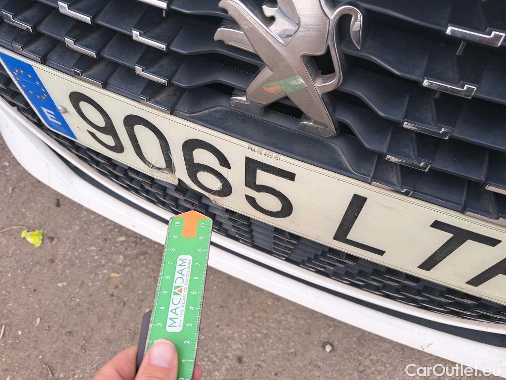  Peugeot  208 PEUGEOT  / 2019 / 5P / berlina con portón PureTech 73kW (100CV) Active Pack #37