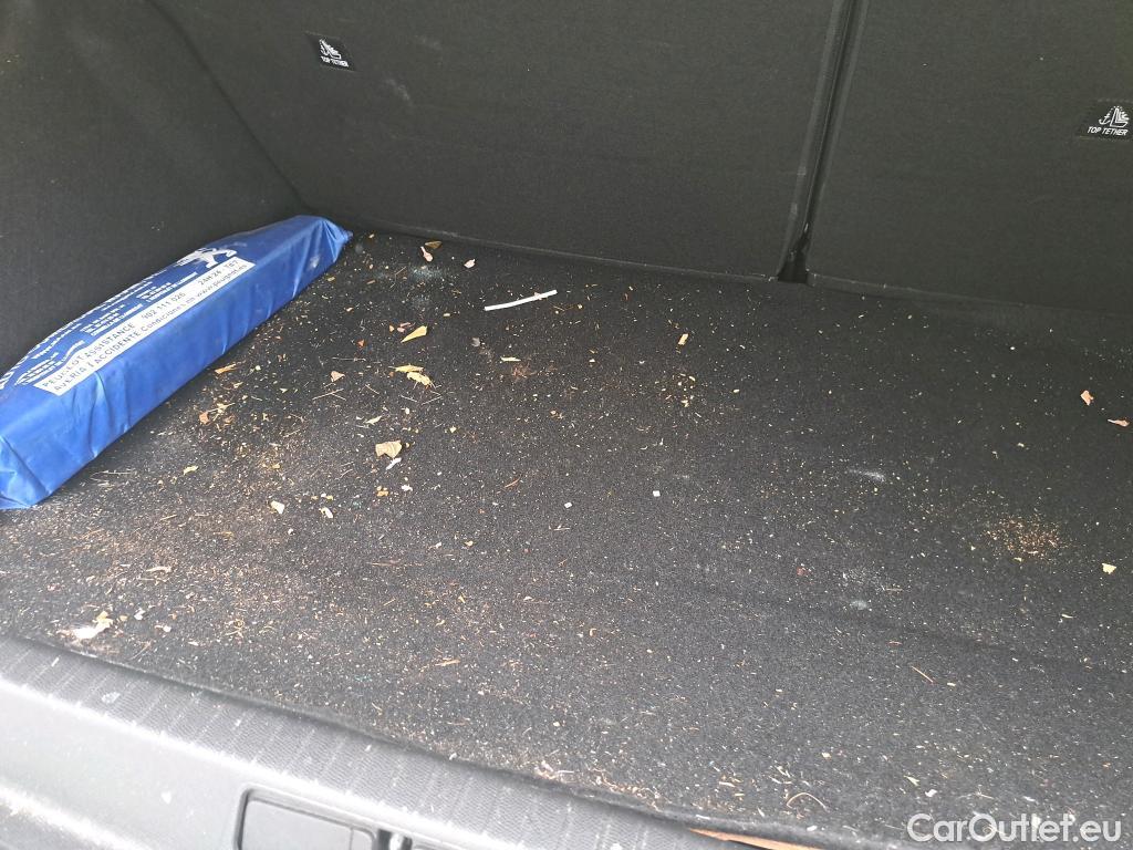  Peugeot  208 PEUGEOT  / 2019 / 5P / berlina con portón PureTech 73kW (100CV) Active Pack #19