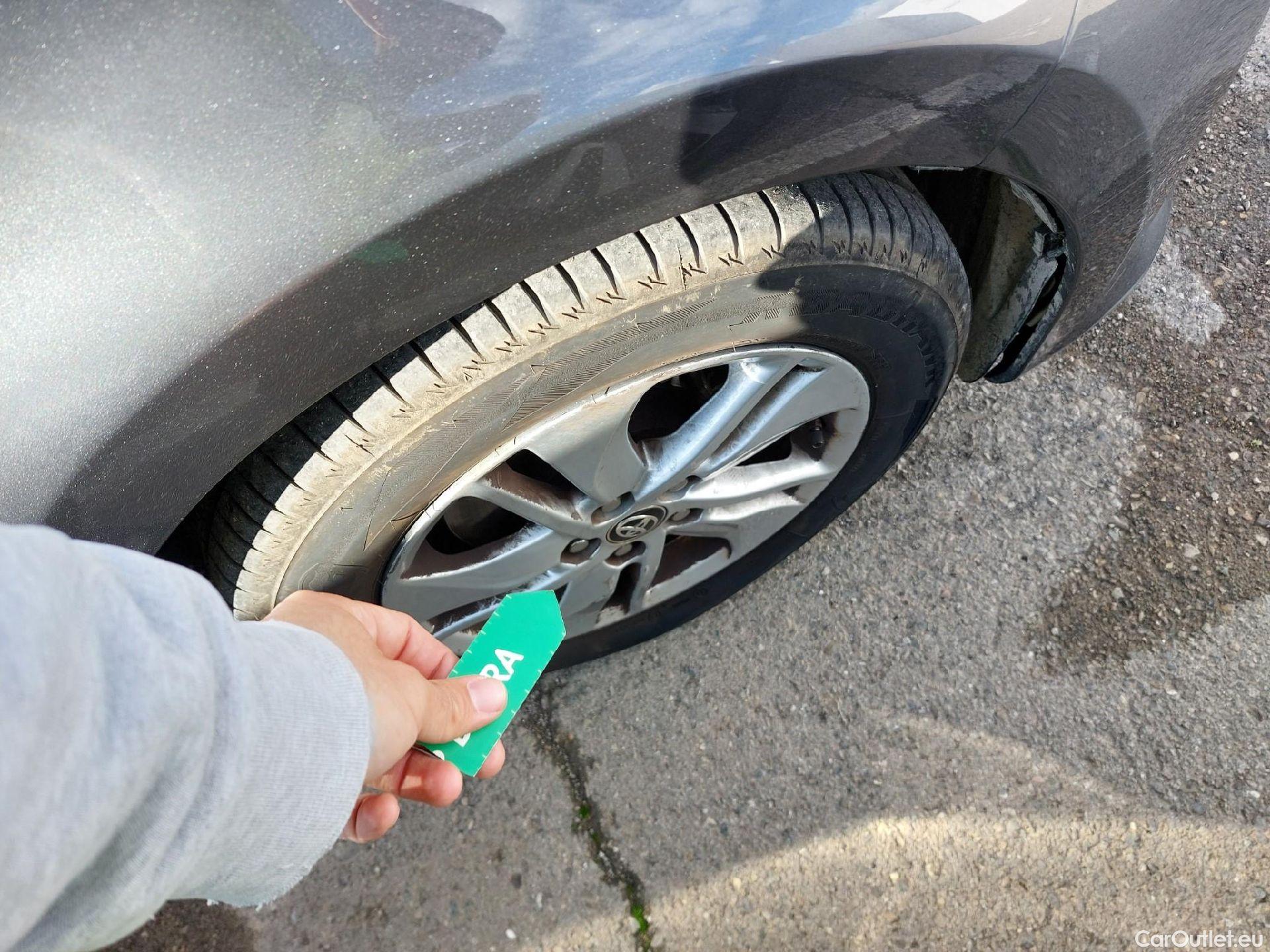  Toyota  Yaris TOYOTA  / 2020 / 5P / berlina con portón 1.5 120H Active Tech #23