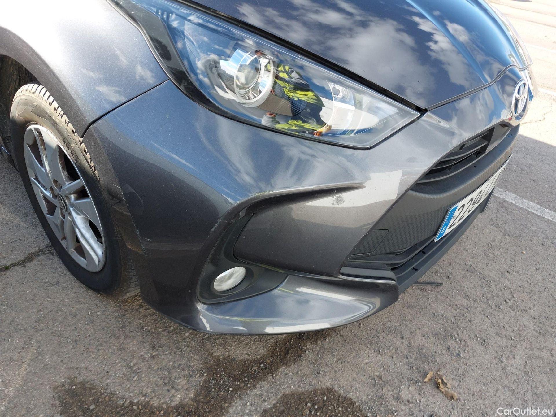  Toyota  Yaris TOYOTA  / 2020 / 5P / berlina con portón 1.5 120H Active Tech #4