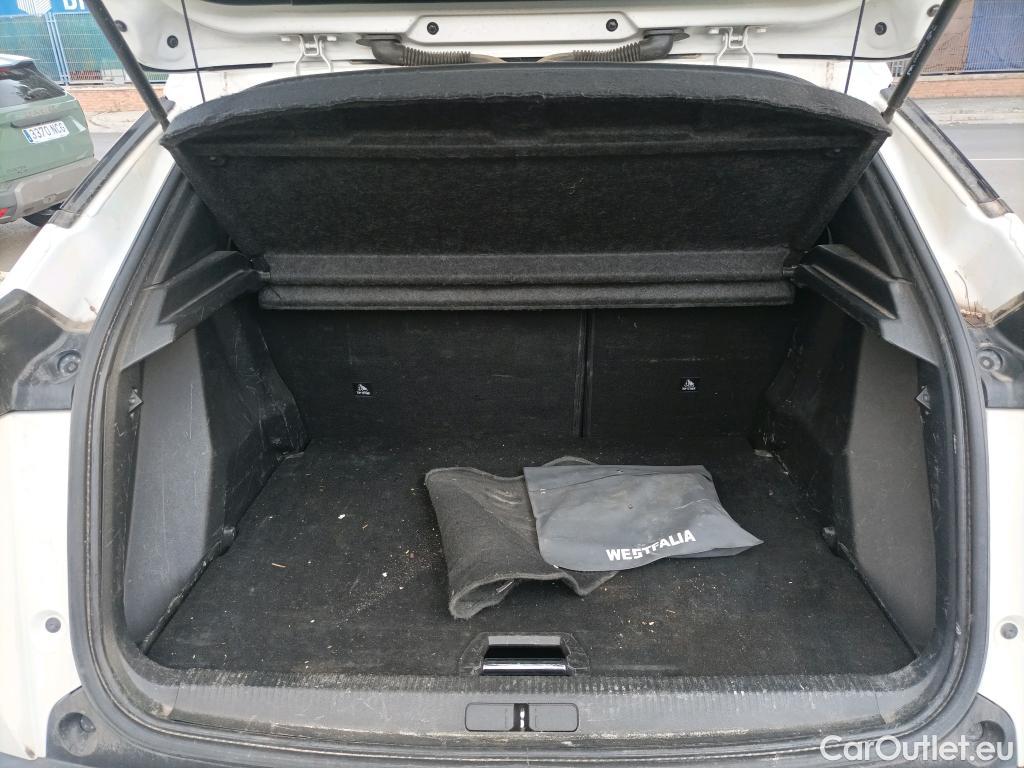  Peugeot  2008 PEUGEOT  / 2019 / 5P / todoterreno Allure BlueHDI 100 S&S BVM6 #15