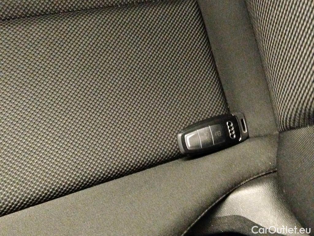  Audi  A3 AUDI  / 2020 / 5P / berlina con portón Sportback 30 TFSI 81kW (110CV) S tronic #3