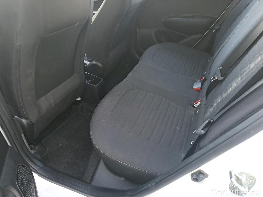  Hyundai  i10 HYUNDAI  / 2020 / 5P / berlina con portón 1.0 Klass #7