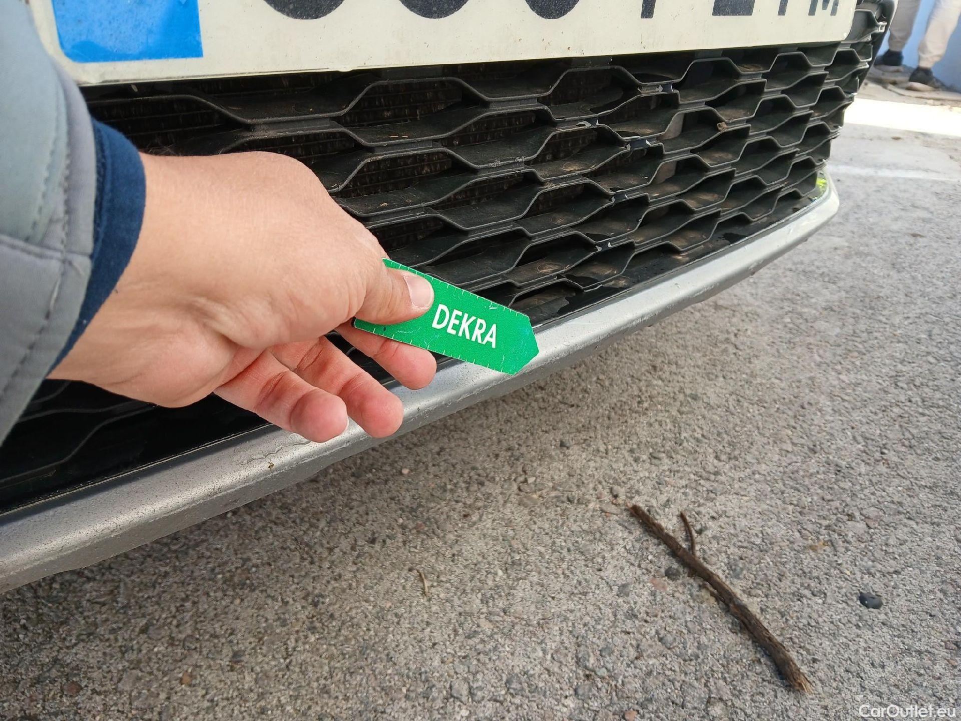  Volkswagen  T-ROC VOLKSWAGEN  / 2017 / 5P / todoterreno Advance 2.0 TDI 110kW (150CV) DSG (AC2) #2