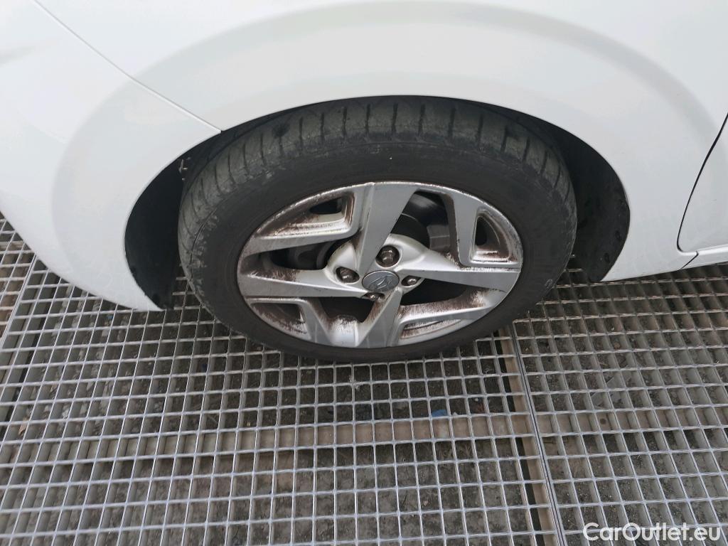  Hyundai  i10 HYUNDAI  / 2020 / 5P / berlina con portón 1.0 Klass #8