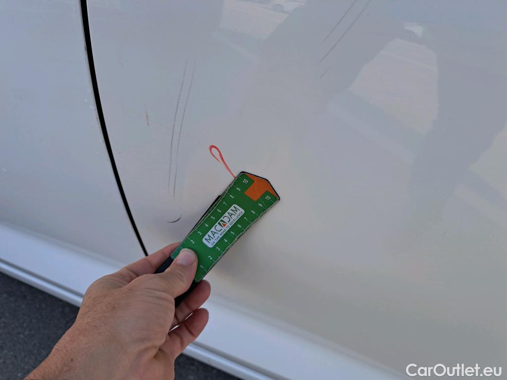  Hyundai  i10 HYUNDAI  / 2020 / 5P / berlina con portón 1.0 Klass #17