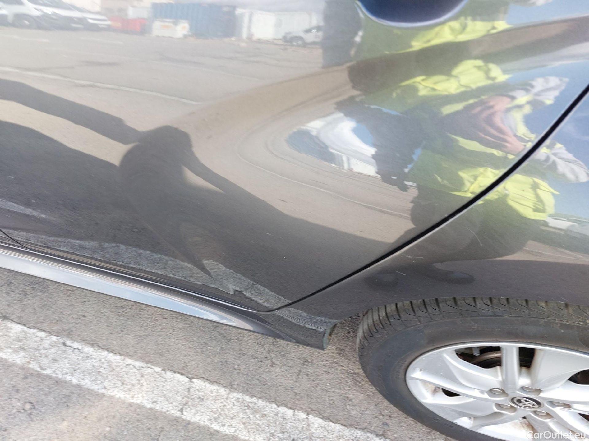  Toyota  Yaris TOYOTA  / 2020 / 5P / berlina con portón 1.5 120H Active Tech #7