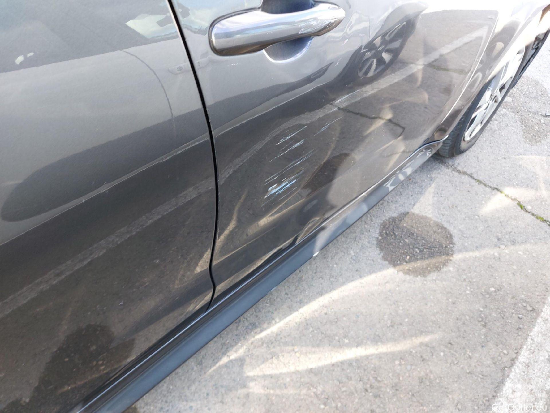  Toyota  Yaris TOYOTA  / 2020 / 5P / berlina con portón 1.5 120H Active Tech #18