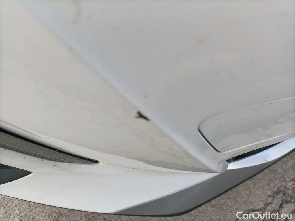  Peugeot  2008 PEUGEOT  / 2019 / 5P / todoterreno Allure BlueHDI 100 S&S BVM6 #19