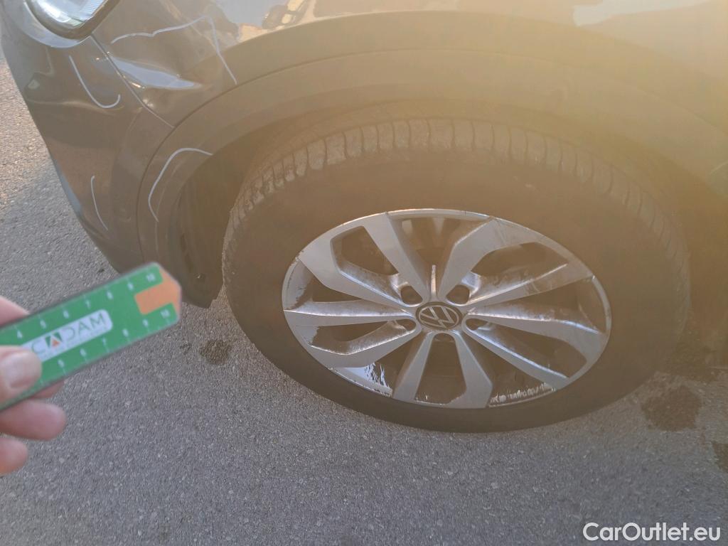  Volkswagen  T-ROC VOLKSWAGEN  / 2021 / 5P / todoterreno Life 2.0 TDI 85kW (115CV) (AC2) #51