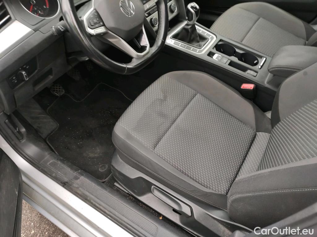  Volkswagen  Passat VOLKSWAGEN  / 2019 / 4P / sedán 2.0 TDI 110kW (150CV) #21