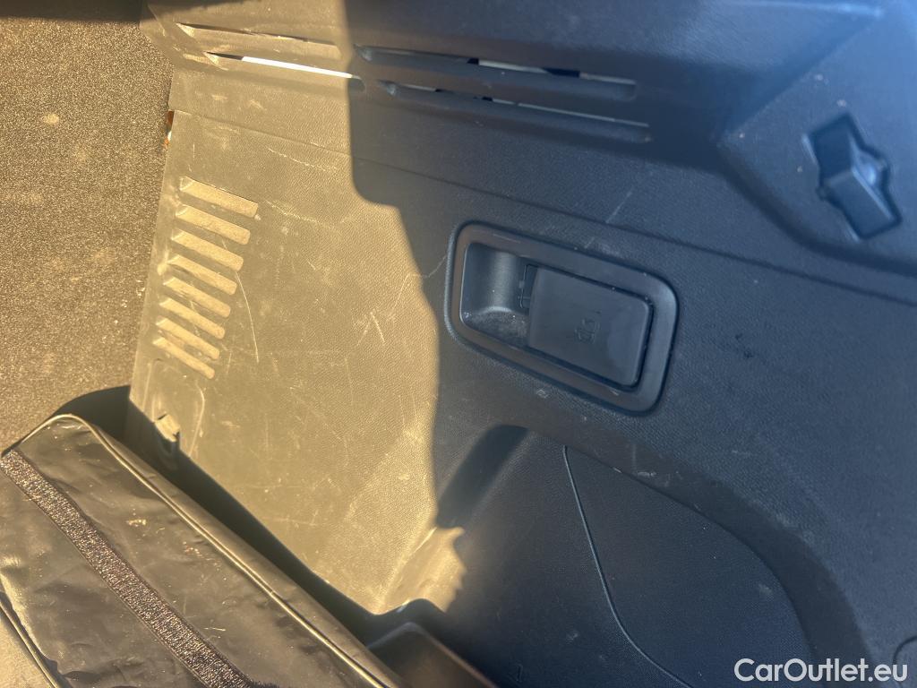  Peugeot  3008 PEUGEOT  / 2016 / 5P / todoterreno 1.5 BlueHDi 96kW (130CV) S&S Allure #9