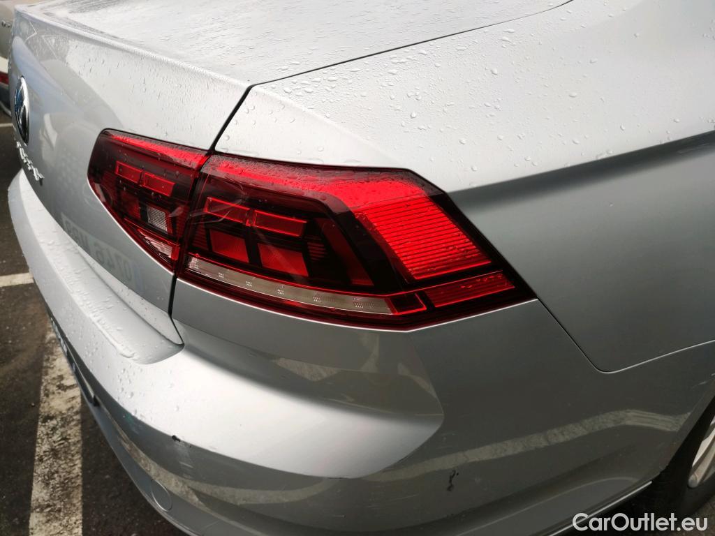  Volkswagen  Passat VOLKSWAGEN  / 2019 / 4P / sedán 2.0 TDI 110kW (150CV) #1