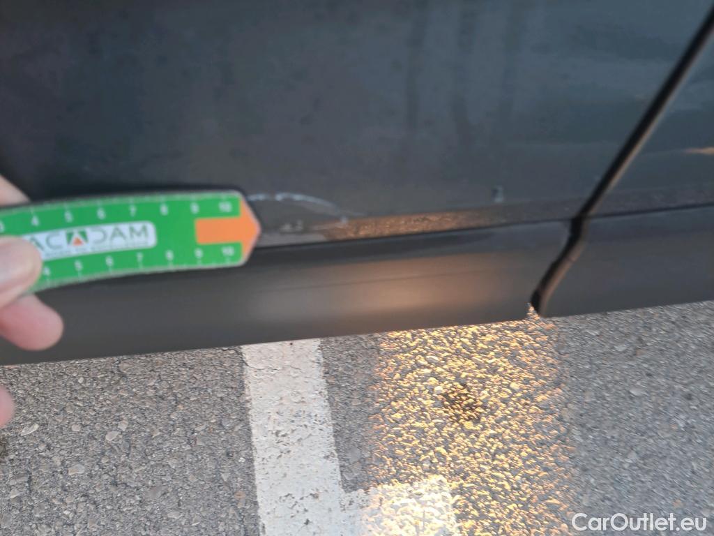  Volkswagen  T-ROC VOLKSWAGEN  / 2021 / 5P / todoterreno Life 2.0 TDI 85kW (115CV) (AC2) #46